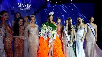 Sofía Córdova, representante de la diáspora, obtuvo el título principal. El jurado valoró su desempeño en el escenario y sus respuestas sobre actualidad, cultura y proyección social. (Cortesía: Miss Universo El salvador)