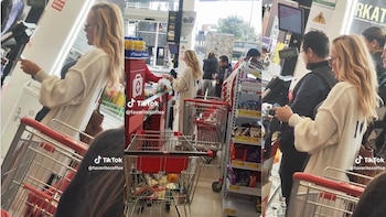 Natalia París fue vista comprando en un D1 y las redes se encendieron: “La calle está muy dura”