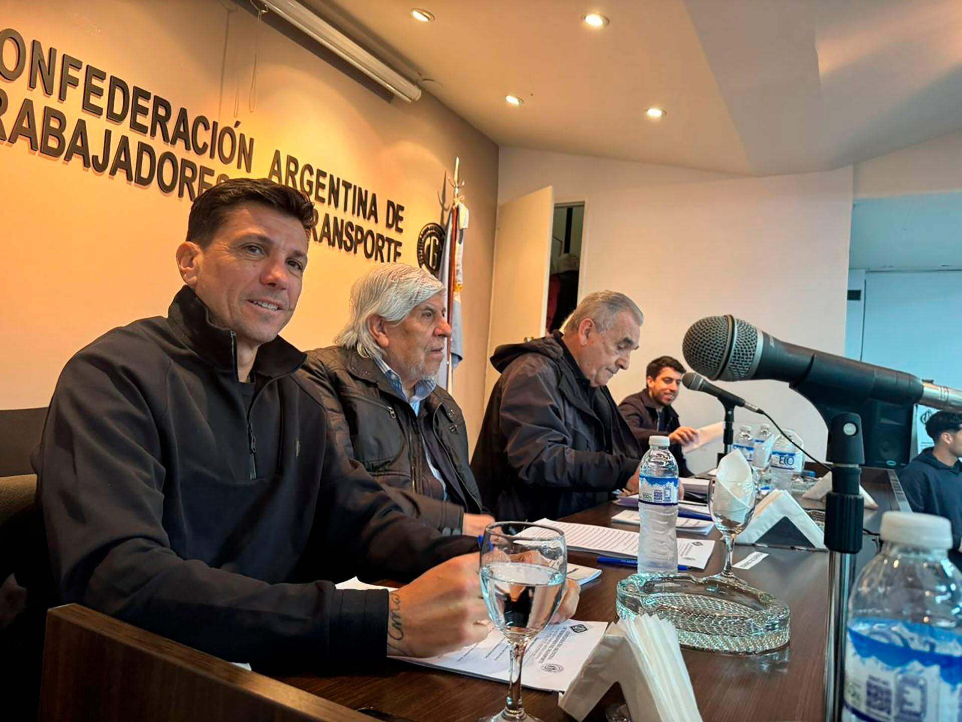 Juan Pablo Brey, nuevo secretario Gremial de la CATT, con Hugo Moyano y Juan Carlos Schmid
