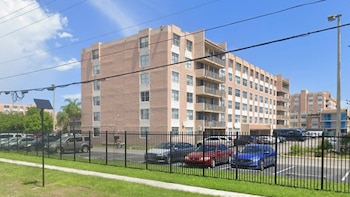 Un menor fue internado de urgencia tras caer desde un sexto piso en Miami