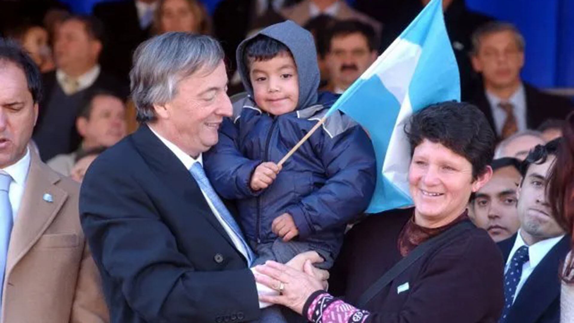 Brian conoció por primera vez a Néstor Kirchner, su padrino, el 20 de junio de 2005. Él tenía apenas 4 años