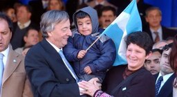 La historia detrás de la foto de Néstor Kirchner y su ahijado presidencial, 20 años después: “No quiero dar lástima, necesito ayuda”