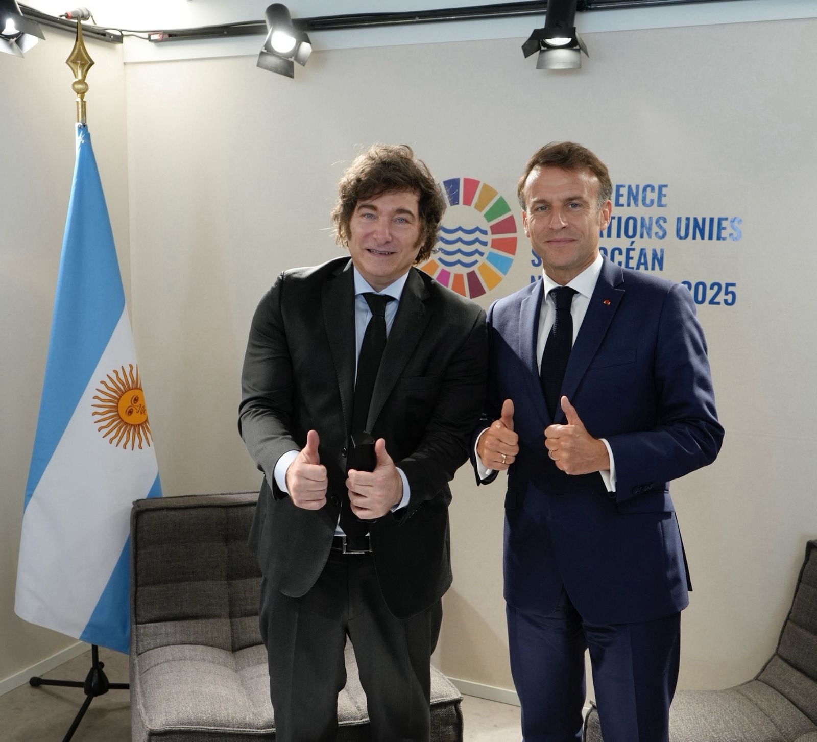 El presidente Javier Milei reunido con el presidente de Francia Emmanuel Macron en 2025