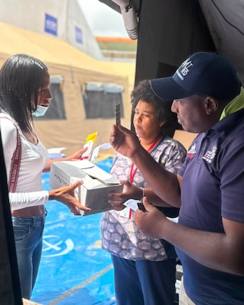 Las cifras oficiales registraron 710 consultas generales y de emergencia, 232 atenciones ginecológicas, 144 pediátricas y 114 en salud mental. (Foto cortesía Ministerio de Salud Pública de la República Dominicana)