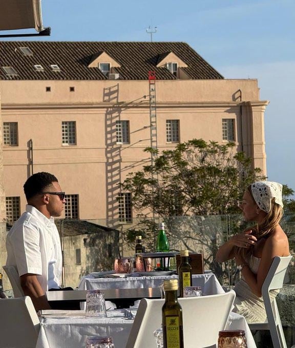 Kylian Mbappé disfruta de unas vacaciones con Ester Espósito mientras su equipo cierra la temporada