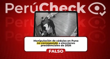 Pantalla de laptop en fondo rojo de PerúCheck muestra video en blanco y negro: personas manipulando documentos. Texto debajo desmiente conexión con elecciones de 2026, marcando "FALSO"