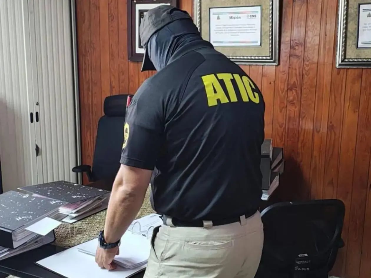La ATIC busca determinar si existieron irregularidades en los procesos de contratación.(FOTO: X)