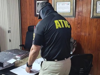 La ATIC busca determinar si existieron irregularidades en los procesos de contratación.(FOTO: X)