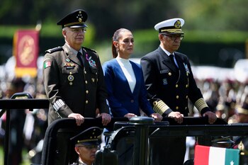 Ceremonia de salutación de las fuerzas armadas y Guardia Nacional a la presidenta Claudia Sheinbaum. REUTERS/Raquel Cunha