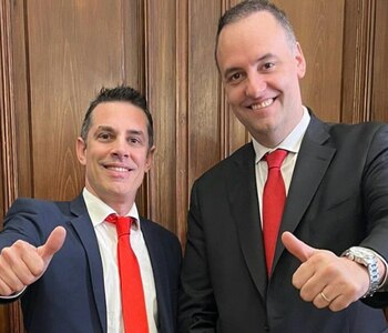 Corbatas rojas para celebrar el triunfo republicano en Estados Unidos