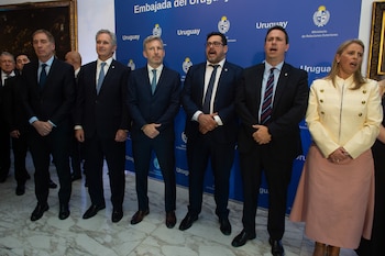 201° aniversario de la declaratoria de la independencia nacional - Embajada de Uruguay