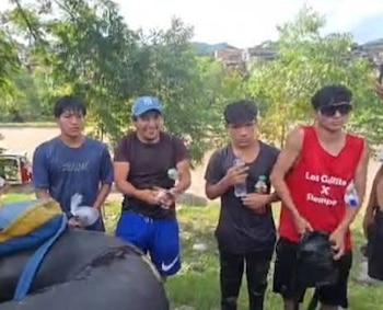 Tres jóvenes del distrito de