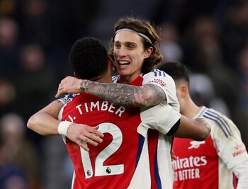 Arsenal sigue como escolta de