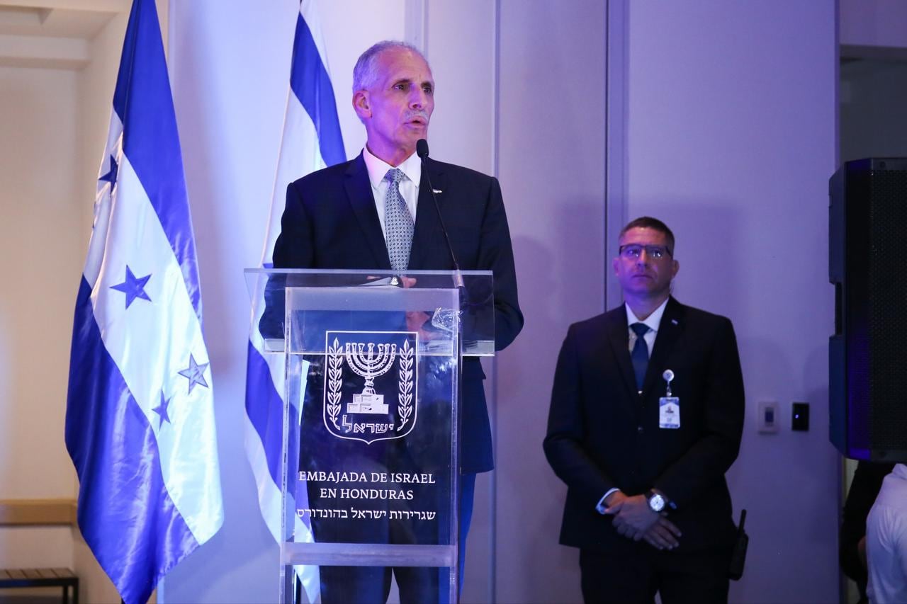 El mandatario hondureño promete garantizar condiciones de seguridad, integridad y respeto para todos los periodistas del país.. (FOTO: TNH)