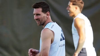 En el día del cumpleaños de Messi, la selección argentina se entrenó de cara al duelo con Jordania: el único ausente