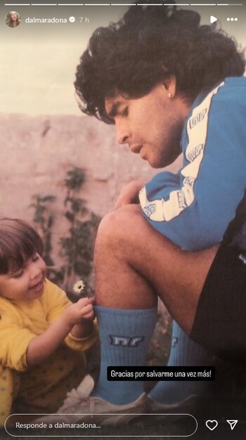 Dalma Maradona saluda a Diego