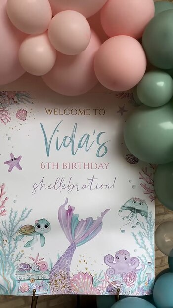 El gran cartel de bienvenida