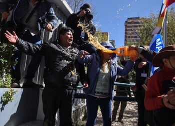 Los bloques se enfrentaron protestaron