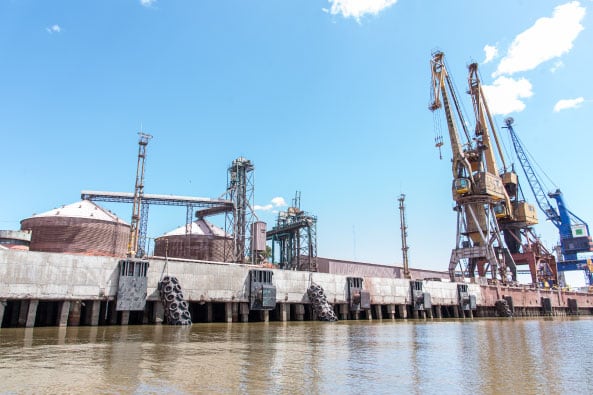 El Puerto de San Nicolás es uno de los principales puertos de salida al comercio exterior argentino
