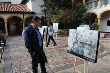 Con imágenes de la guerra