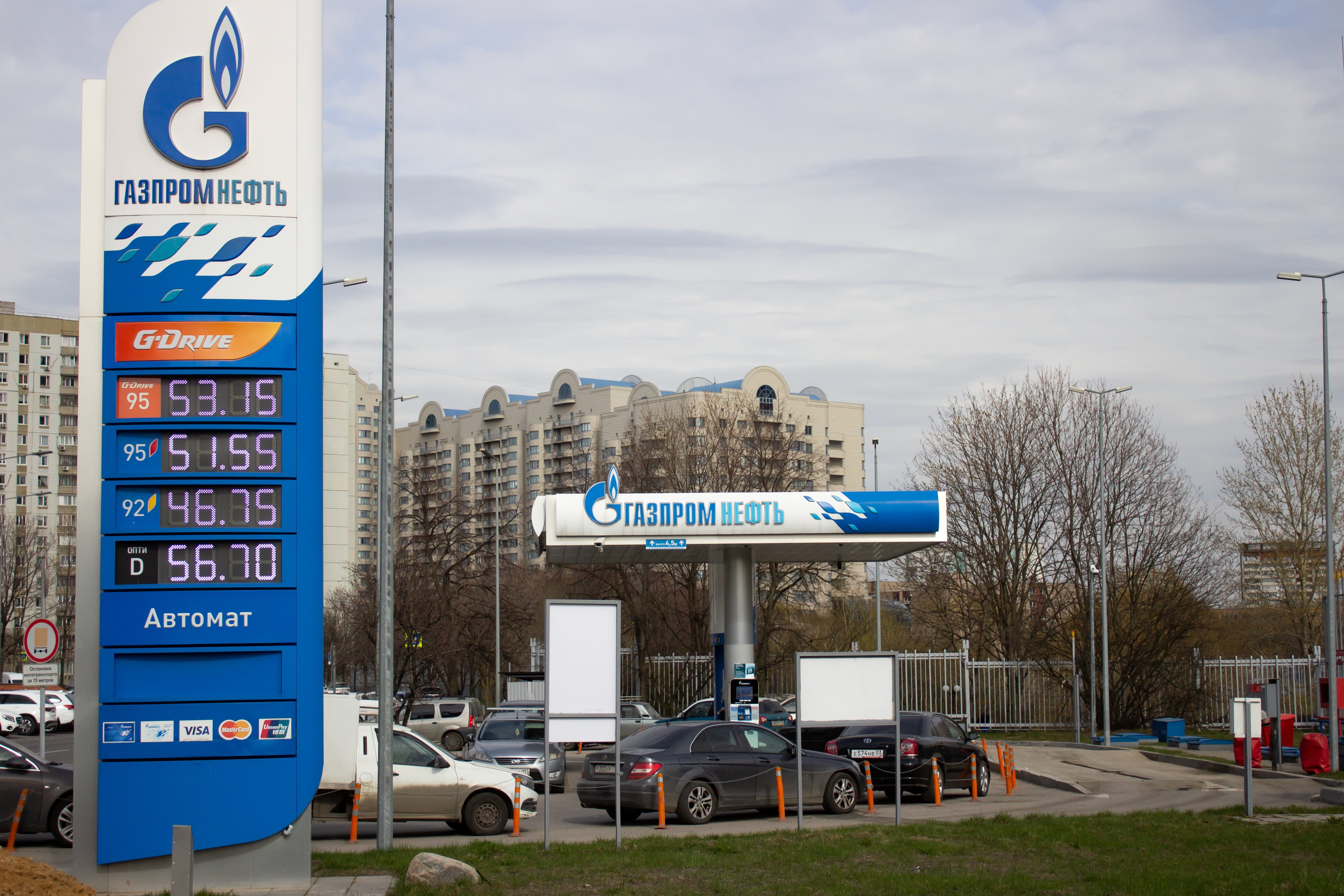 Las colas en estaciones de servicio reaparecieron en varias regiones de Rusia por faltantes de distintos tipos de combustible (Europa Press/Contacto/Vlad Karkov)