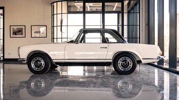 Un auto clásico, perteneciente a