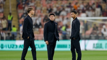 Lamine Yamal, titular en el