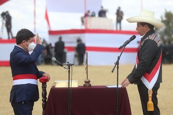 Presidente Castillo toma juramento a