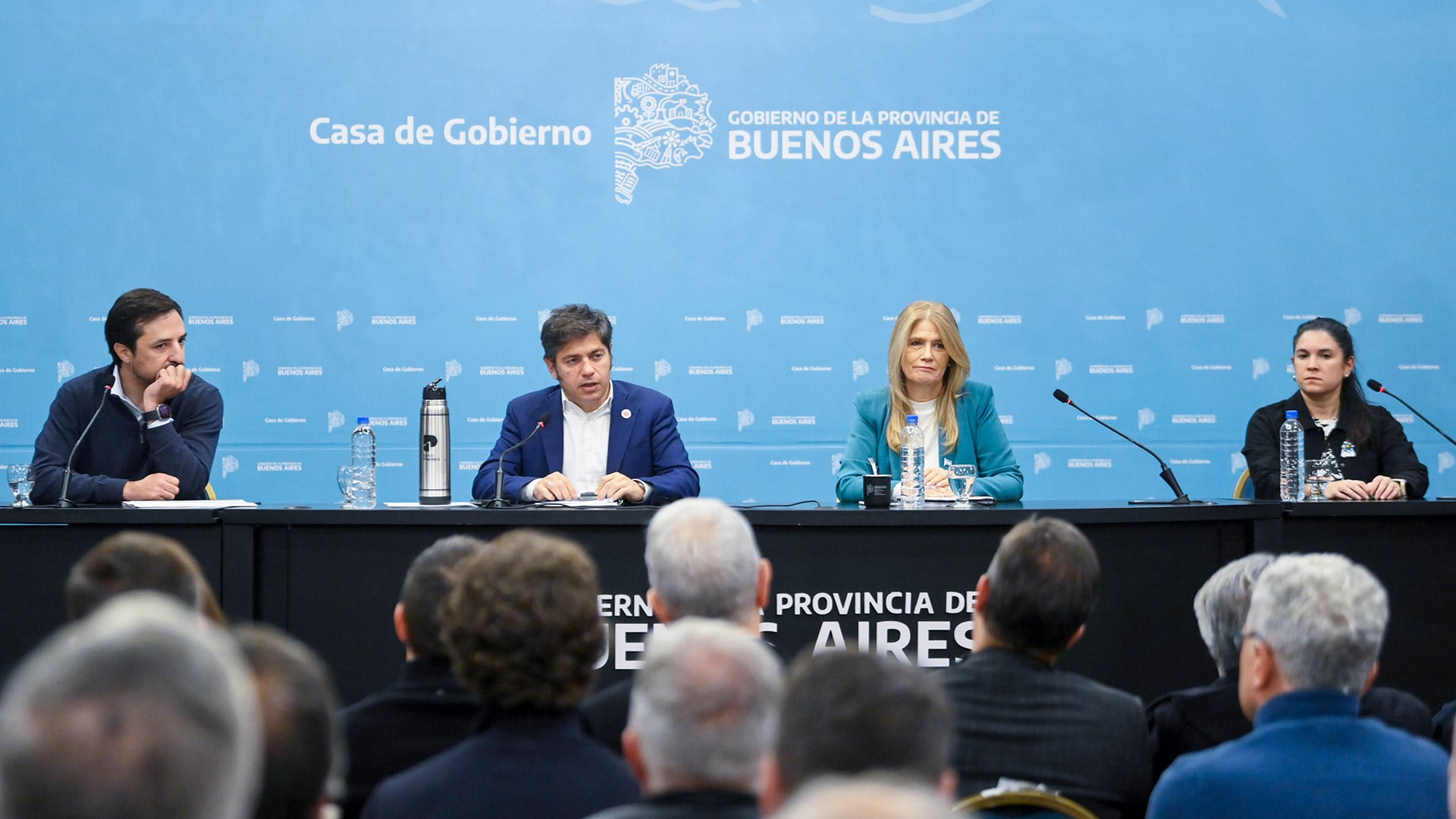 Kicillof junto a la vicegobernadora, Verónica Magario; el ministro de Salud, Nicolás Kreplak y la viceministra Alexia Navarro