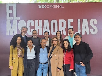 El elenco platicó con la