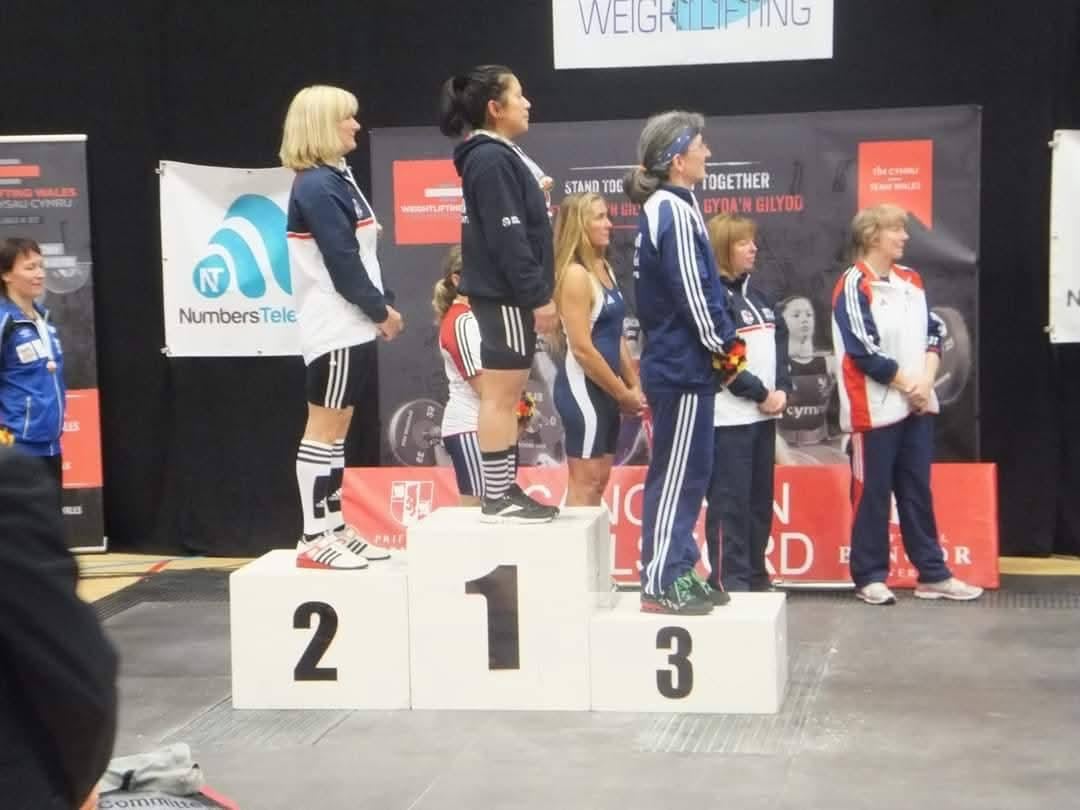 Luego de iniciar su vida deportiva en el atletismo y el softbol durante la infancia, Ana Patricia Ramírez —su nombre de nacimiento— incursionó en diversas disciplinas, entre ellas el fisicoculturismo, donde conquistó medallas de oro y plata en los V Juegos Centroamericanos. Foto cortesía.