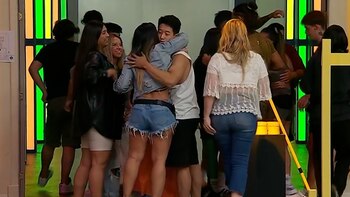 Los participantes felicitaron al ganador