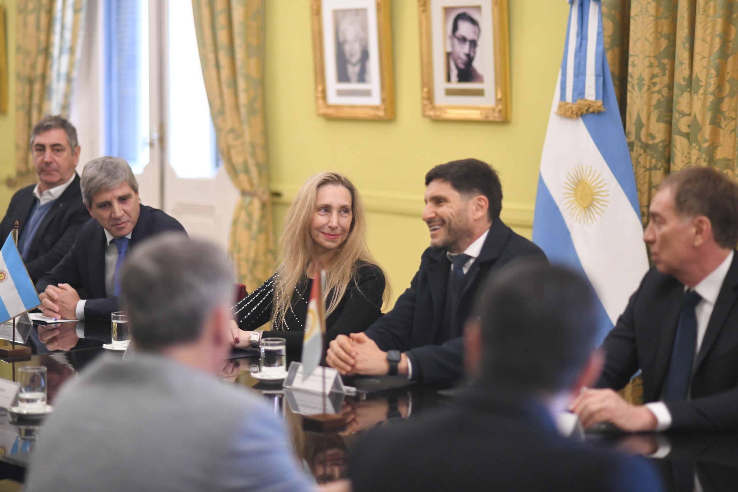 La secretaria general de la Presidencia, Karina Milei, junto al gobernador de Santa Fe, Maximiliano Pullaro, en Casa Rosada