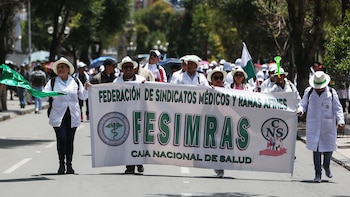 Protesta de médicos en Bolivia portada