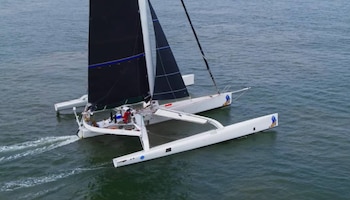 El barco de carreras que