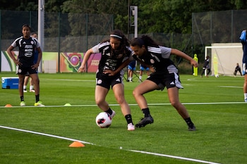 La entrenadora Patricia Aguilar tiene su base de futbolistas en Estados Unidos, y llevó a 11 jugadoras de la categoría sub-17 que jugaron el Mundial en Marruecos en 2025-crédito @laselecrc_/X