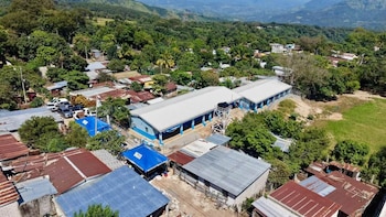 El Comando Sur de Estados Unidos entrega tres edificios escolares rurales en Guatemala por USD 2.81 millones