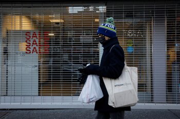 Ante las restricciones por la segunda ola, muchos comercios se ven obligados a cerrar (Reuters)