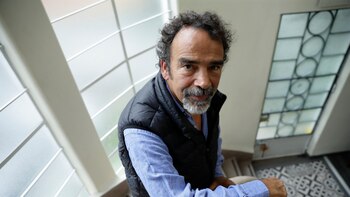 Damián Alcázar venceu deputados detratores