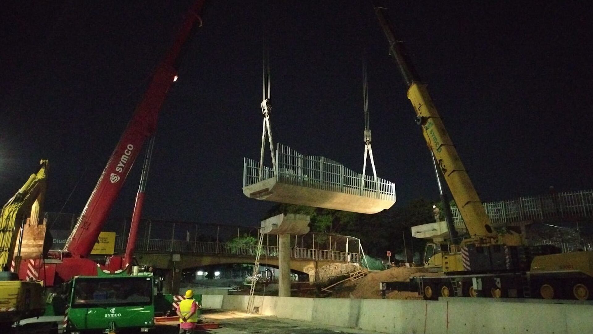 La colocación de las vigas a lo largo de tres noches obliga a utilizar desvíos y nuevos accesos.