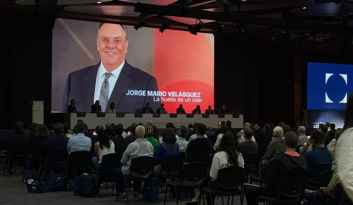 Jorge Mario Velásquez finalizó un ciclo de 42 años en Grupo Argos, dejando un legado de transformación estratégica y liderazgo empresarial. (Infobae)