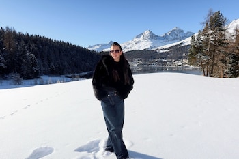 Las fotos de las vacaciones de Alexis Mac Allister y Ailen Cova en St. Moritz