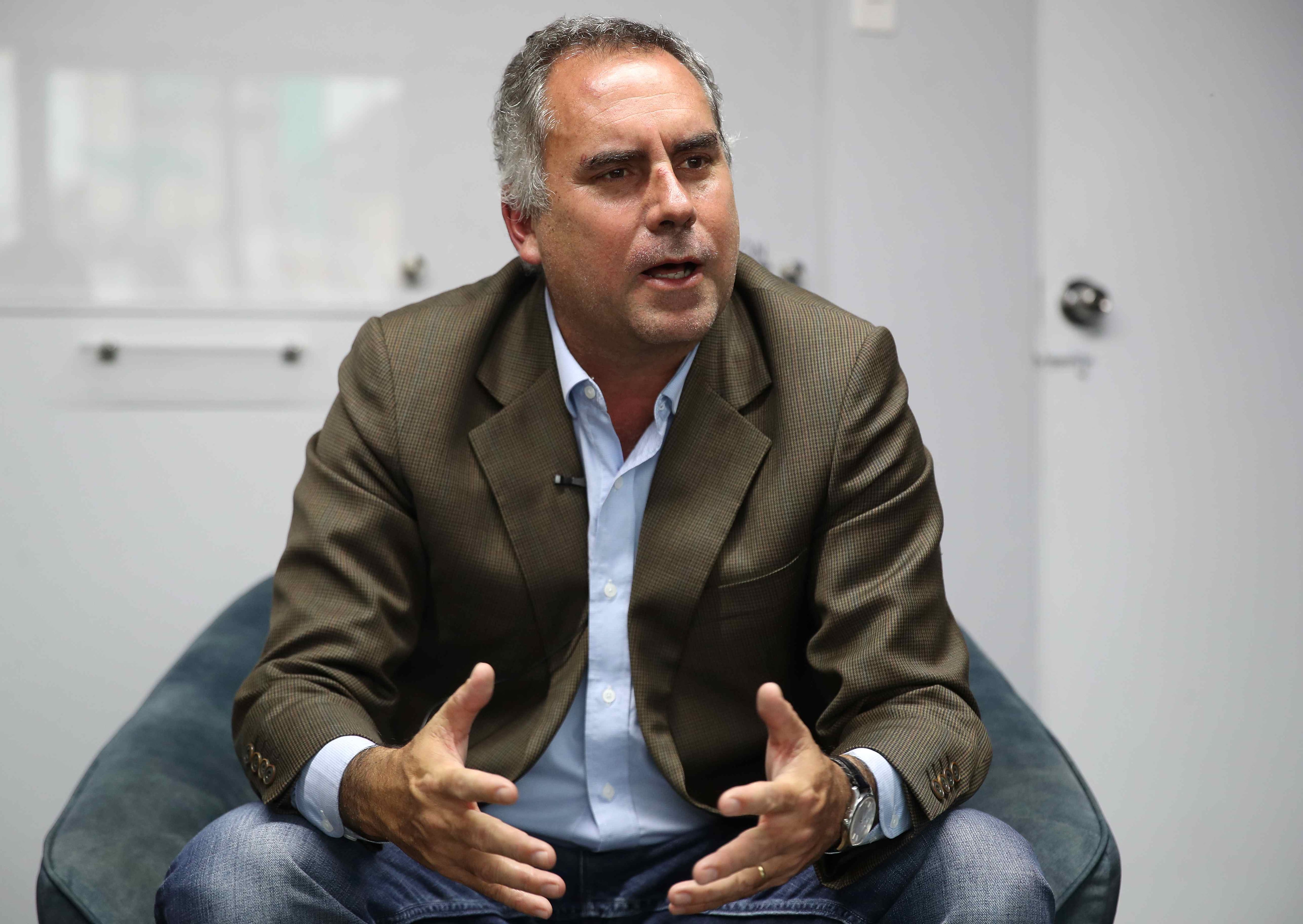 El candidato presidencial tiroteado en Perú ve «muy factible» que la violencia empeore