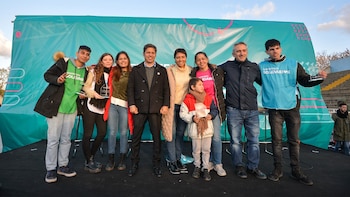 Axel-Kicillof-y-Andres-Larroque-con-Mayra-Mendoza---Bonaerenses-solidarios