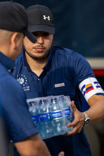 Ayuda de insumos de El Salvador a Colombia tras terremoto