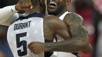 Lebron James será abanderado de