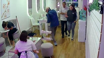 El video del robo en un centro de estética de Palermo: “No griten porque si no salimos todos en Crónica”