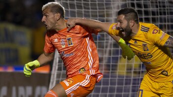 Nahuel Guzmán y Miguel Herrera,