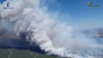 El viento complica los incendios en Orés, Zaragoza y Guadalajara, mientras Madrid mantiene su fuego estable