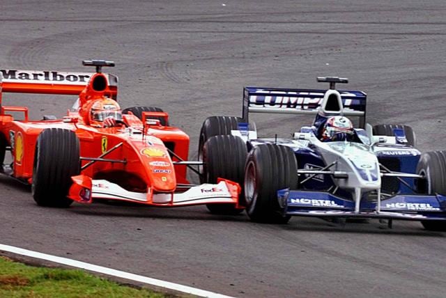El sobrepaso de Montoya a Michael Schumacher en Interlagos acentó la reputación del colombiano en la Fórmula 1 - crédito AFP
